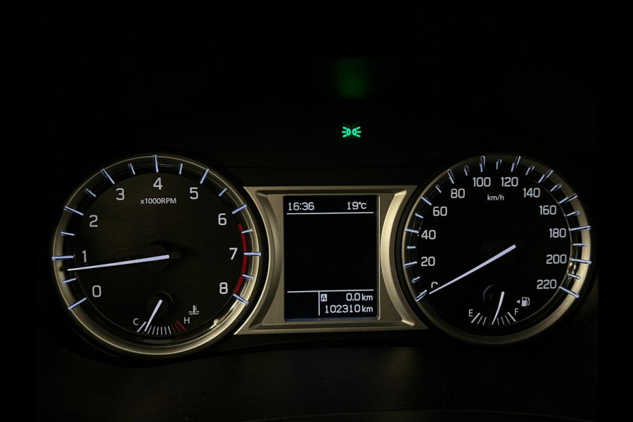 Suzuki Vitara 1.6 Exclusive / NL-auto / Navi / Trekhaak / Stoelverwarming