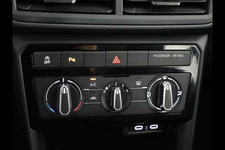 Volkswagen T-Cross 1.0 TSI Life 95 pk | Verlengde garantie | Navigatie | Trekhaak (afneembaar) | Parkeersensoren | Adaptieve cruise control |