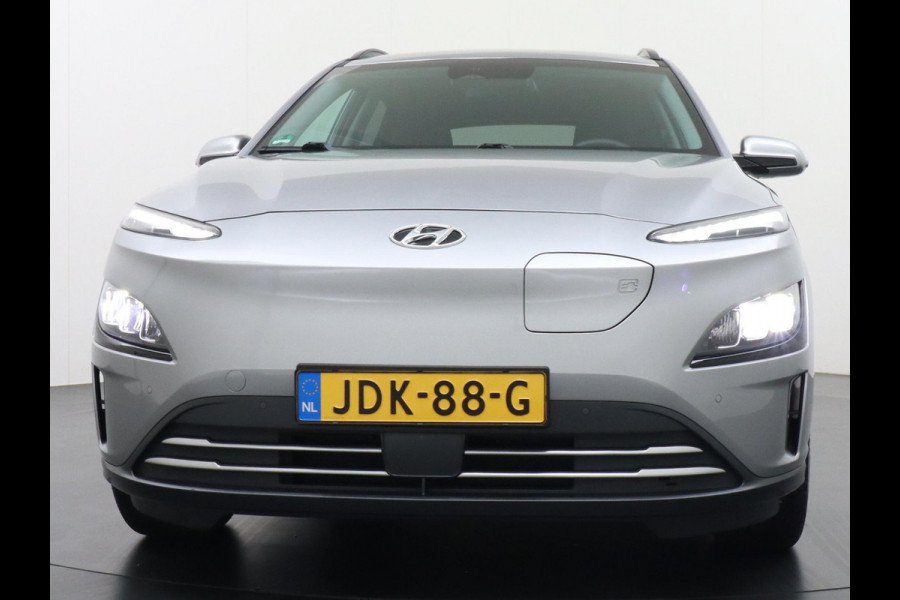 Hyundai Kona Trend VAN: 25.900,- VOOR: 23.330,- UW HERFSTVOORDEEL: 2.570,- 3 FASE LADEN! 64kwh NAVI by Applecarplay/Android auto | rijklaarprijs incl. 12mnd Bovag garantie.