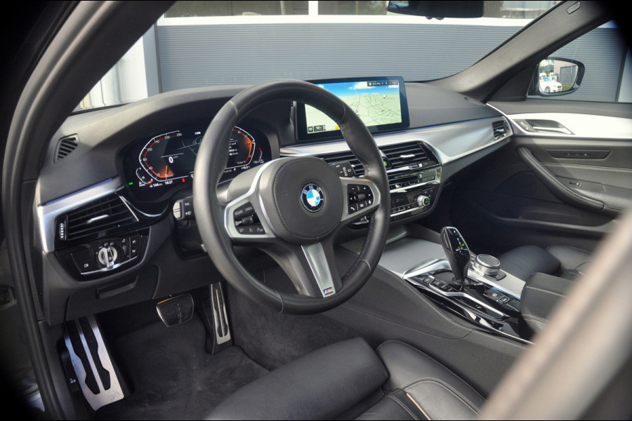 BMW 5 Serie Touring 518d High Executive Edition Automaat | M-Sport | Panoramadak | Comfortstoelen