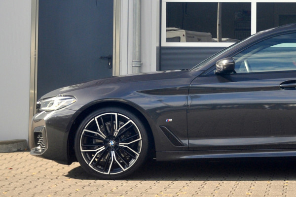 BMW 5 Serie Touring 518d High Executive Edition Automaat | M-Sport | Panoramadak | Comfortstoelen