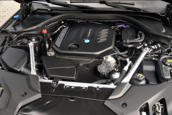 BMW 5 Serie Touring 518d High Executive Edition Automaat | M-Sport | Panoramadak | Comfortstoelen