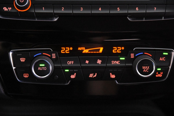 BMW X1 sDrive18i X Line *1ste Eigenaar*Leer*Standkachel*HUD*