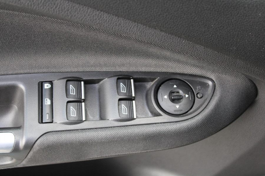 Ford C-MAX 1.0 EcoBoost 125 PK Titanium | Electrische achterklep | Voorruitverwarming | Climate Control | Navigatie | PDC Achter | Cruise Control | Panoramadak