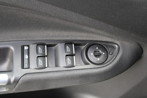 Ford C-MAX 1.0 EcoBoost 125 PK Titanium | Electrische achterklep | Voorruitverwarming | Climate Control | Navigatie | PDC Achter | Cruise Control | Panoramadak