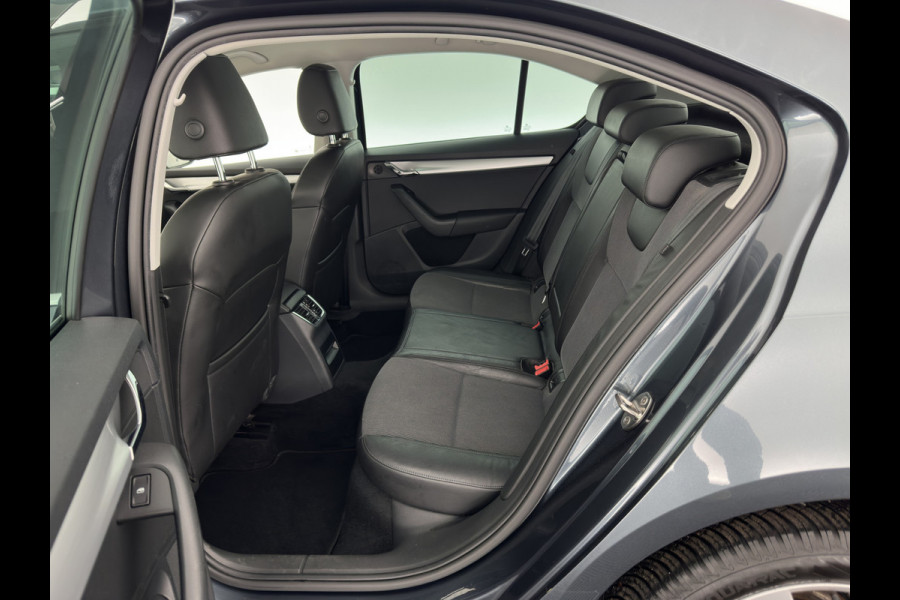 Škoda Octavia 1.6 TDI Greentech Ambition Business *LEATHER-FABRIC | NAVI-FULLMAP | HEATED-COMFORTSEATS | ECC | TOWBAR | PRIVACY-GLASS | PARKPILOT | CRUISE | 16''ALU *