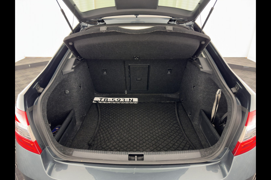 Škoda Octavia 1.6 TDI Greentech Ambition Business *LEATHER-FABRIC | NAVI-FULLMAP | HEATED-COMFORTSEATS | ECC | TOWBAR | PRIVACY-GLASS | PARKPILOT | CRUISE | 16''ALU *