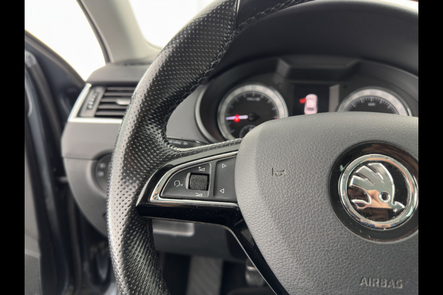 Škoda Octavia 1.6 TDI Greentech Ambition Business *LEATHER-FABRIC | NAVI-FULLMAP | HEATED-COMFORTSEATS | ECC | TOWBAR | PRIVACY-GLASS | PARKPILOT | CRUISE | 16''ALU *