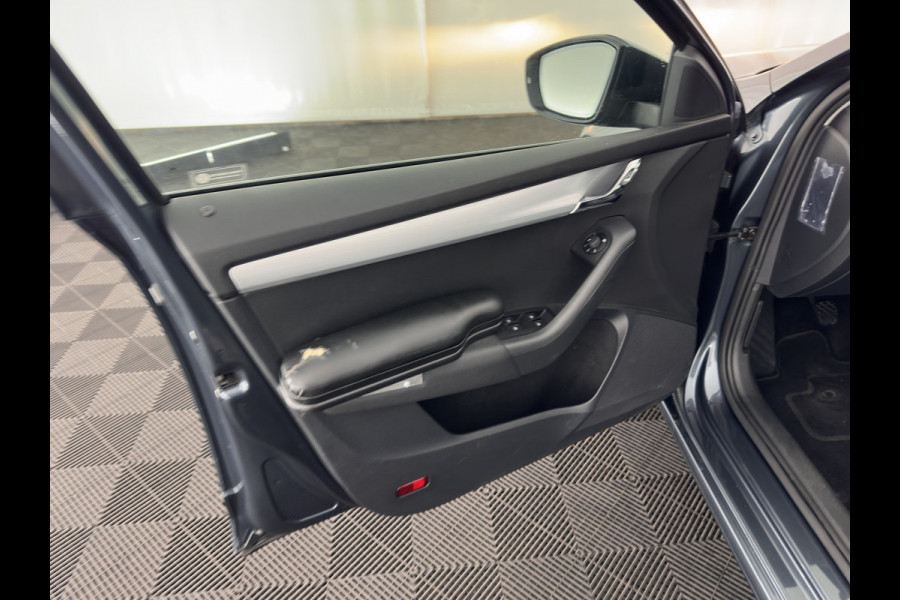 Škoda Octavia 1.6 TDI Greentech Ambition Business *LEATHER-FABRIC | NAVI-FULLMAP | HEATED-COMFORTSEATS | ECC | TOWBAR | PRIVACY-GLASS | PARKPILOT | CRUISE | 16''ALU *