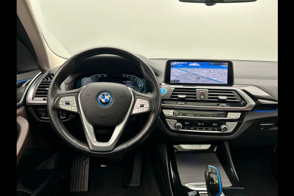 BMW iX3 Executive 80 kWh Trekhaak Pano/dak Leder Apple/Carplay BMW iX3 Executive 80 kWh Trekhaak Pano/dak Leder Apple/Carplay