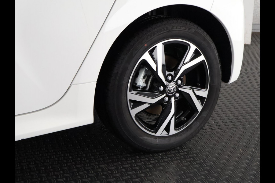 Toyota Yaris 1.5 Hybrid Dynamic Luxury | DEMO | Stuur- & Stoelverwarming | Camera | Apple Carplay & Android auto |