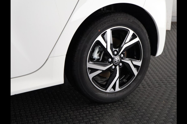 Toyota Yaris 1.5 Hybrid Dynamic Luxury | DEMO | Stuur- & Stoelverwarming | Camera | Apple Carplay & Android auto |