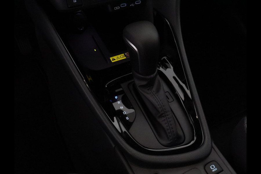 Toyota Yaris 1.5 Hybrid Dynamic Luxury | DEMO | Stuur- & Stoelverwarming | Camera | Apple Carplay & Android auto |