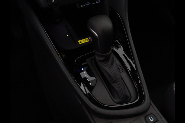 Toyota Yaris 1.5 Hybrid Dynamic Luxury | DEMO | Stuur- & Stoelverwarming | Camera | Apple Carplay & Android auto |