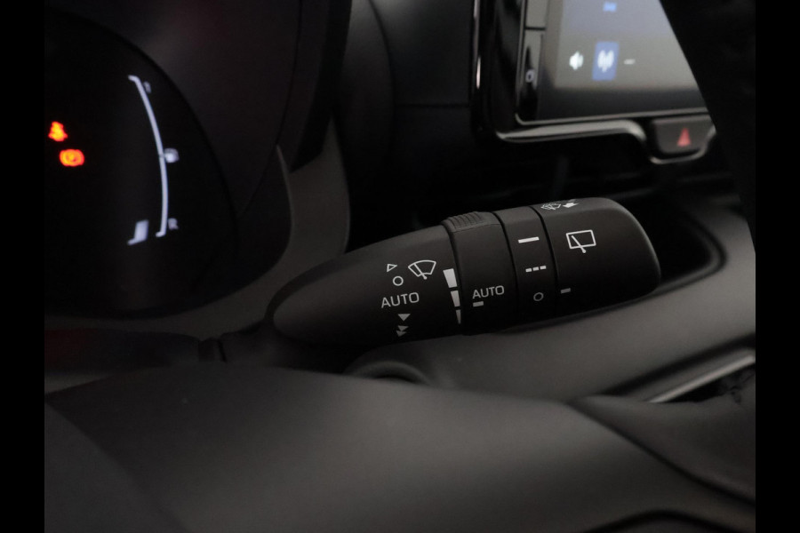 Toyota Yaris 1.5 Hybrid Dynamic Luxury | DEMO | Stuur- & Stoelverwarming | Camera | Apple Carplay & Android auto |
