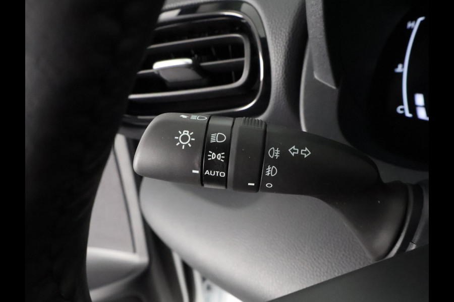 Toyota Yaris 1.5 Hybrid Dynamic Luxury | DEMO | Stuur- & Stoelverwarming | Camera | Apple Carplay & Android auto |