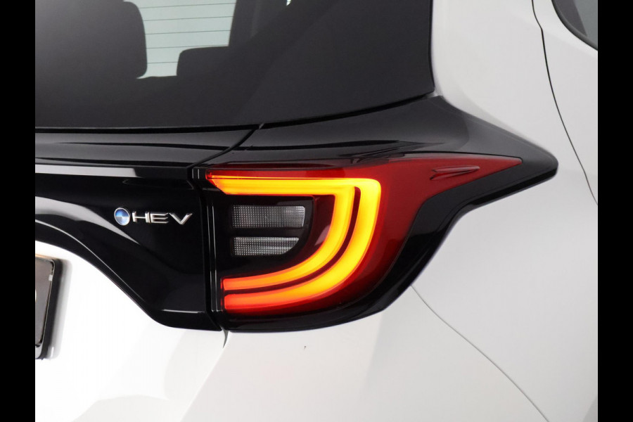 Toyota Yaris 1.5 Hybrid Dynamic Luxury | DEMO | Stuur- & Stoelverwarming | Camera | Apple Carplay & Android auto |