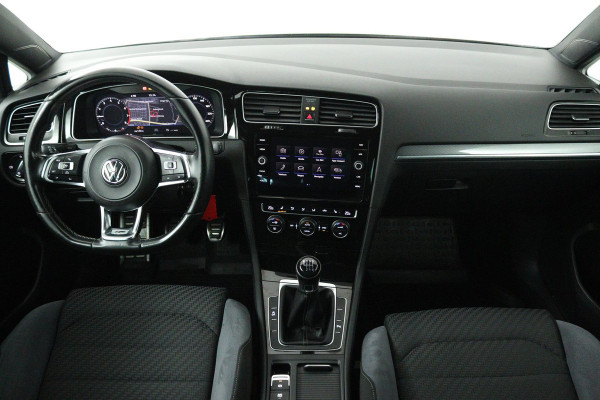 Volkswagen Golf 1.0 TSI Highline Business R (DIGITALE COCKPIT, STOELVERWARMING, PARKEERSENSOREN, CRUISE CONTROL ADAPTIEF)