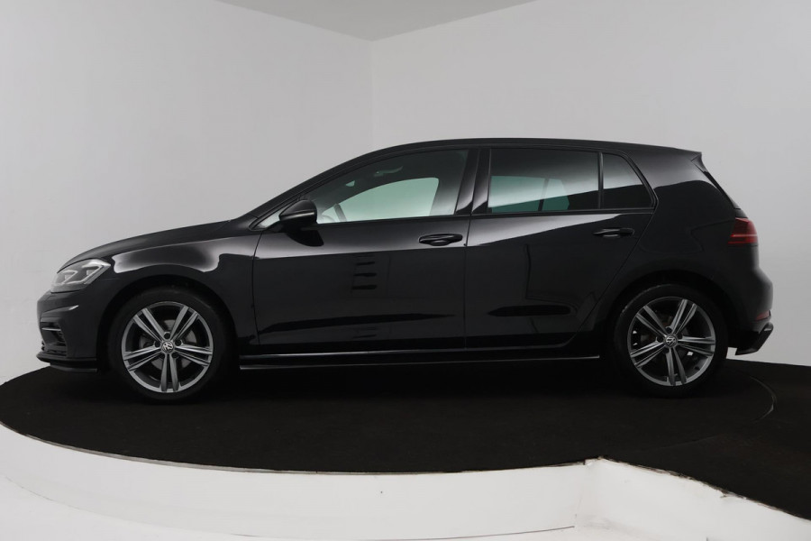 Volkswagen Golf 1.0 TSI Highline Business R (DIGITALE COCKPIT, STOELVERWARMING, PARKEERSENSOREN, CRUISE CONTROL ADAPTIEF)