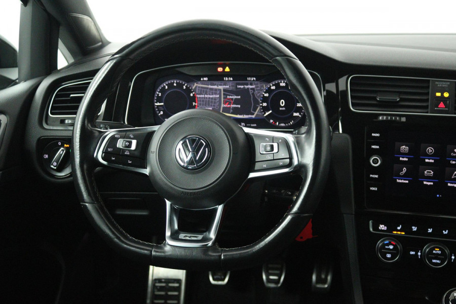 Volkswagen Golf 1.0 TSI Highline Business R (DIGITALE COCKPIT, STOELVERWARMING, PARKEERSENSOREN, CRUISE CONTROL ADAPTIEF)