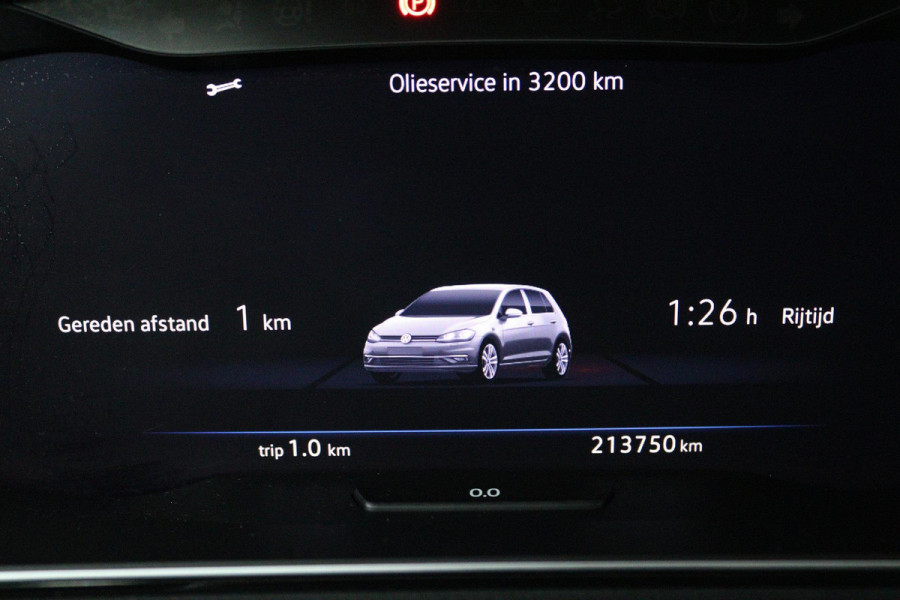 Volkswagen Golf 1.0 TSI Highline Business R (DIGITALE COCKPIT, STOELVERWARMING, PARKEERSENSOREN, CRUISE CONTROL ADAPTIEF)