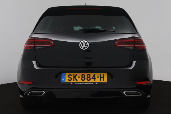 Volkswagen Golf 1.0 TSI Highline Business R (DIGITALE COCKPIT, STOELVERWARMING, PARKEERSENSOREN, CRUISE CONTROL ADAPTIEF)