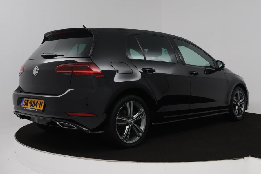 Volkswagen Golf 1.0 TSI Highline Business R (DIGITALE COCKPIT, STOELVERWARMING, PARKEERSENSOREN, CRUISE CONTROL ADAPTIEF)