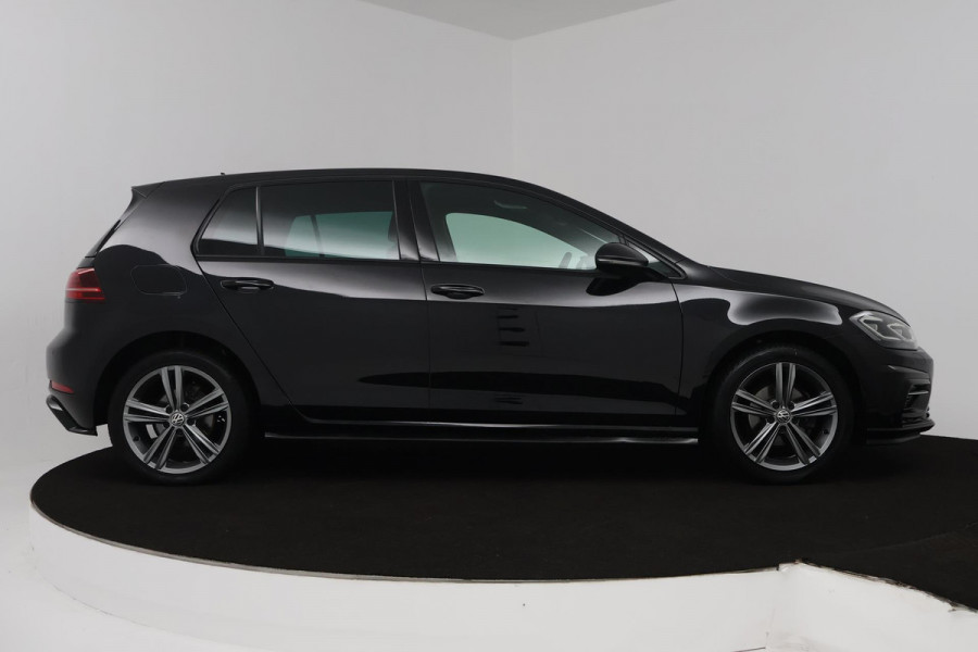 Volkswagen Golf 1.0 TSI Highline Business R (DIGITALE COCKPIT, STOELVERWARMING, PARKEERSENSOREN, CRUISE CONTROL ADAPTIEF)
