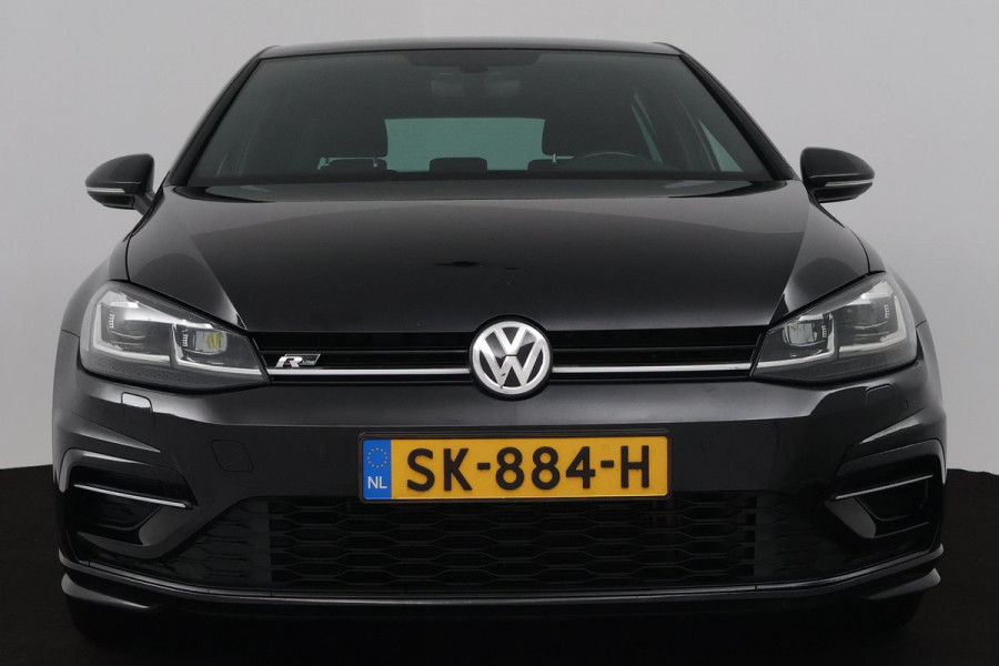 Volkswagen Golf 1.0 TSI Highline Business R (DIGITALE COCKPIT, STOELVERWARMING, PARKEERSENSOREN, CRUISE CONTROL ADAPTIEF)