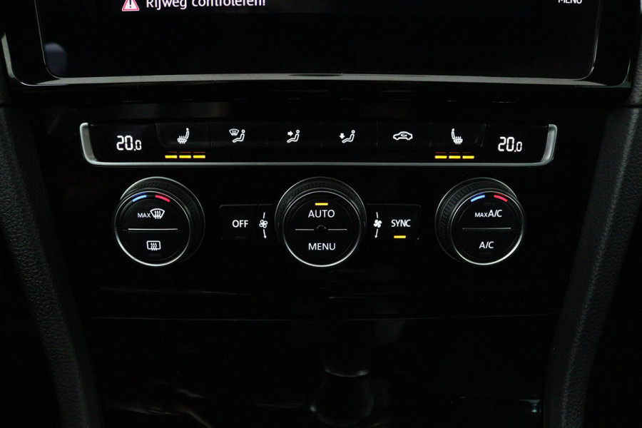 Volkswagen Golf 1.0 TSI Highline Business R (DIGITALE COCKPIT, STOELVERWARMING, PARKEERSENSOREN, CRUISE CONTROL ADAPTIEF)