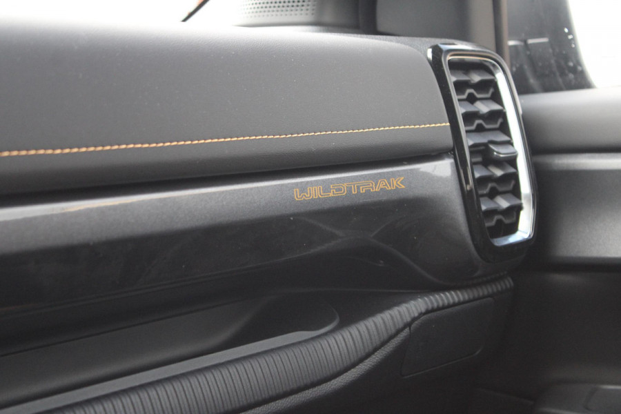 Ford Ranger 2.3 PHEV Wildtrak Double Cab 281pk | 0,99% Rentactie |  ZUID | 5 persoons! | Technology Pack Plus Trailer | Cargo Area Pack | Power Rollertop | Prijs excl. BTW incl. BPM | laadkabel mode 3 16A