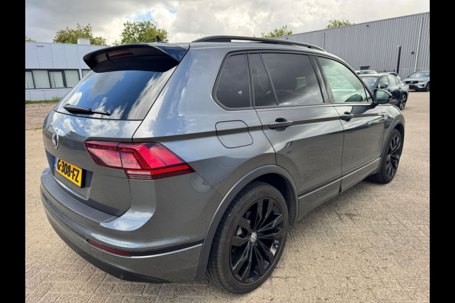 Volkswagen Tiguan 1.5 TSI ACT Highline Business R-Line | Pano | Trekhaak | Leder | Virtual cockpit | Nieuwstaat |