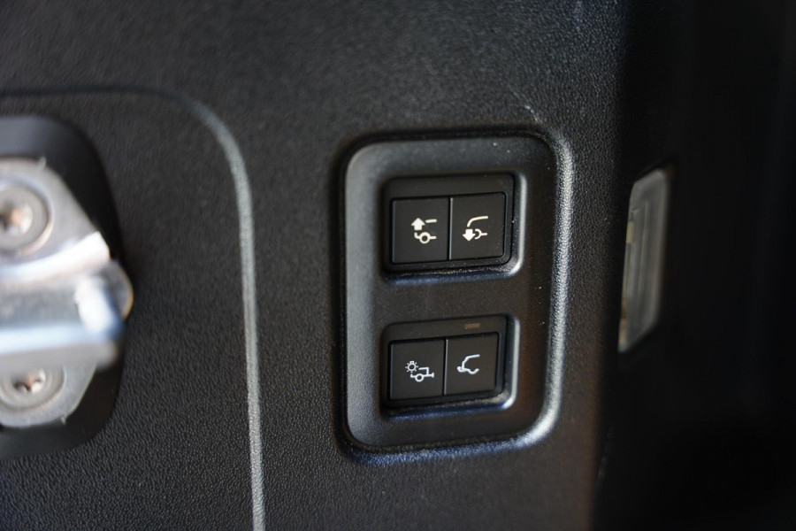 Land Rover Defender 110 P 525 V 8 Black Edition