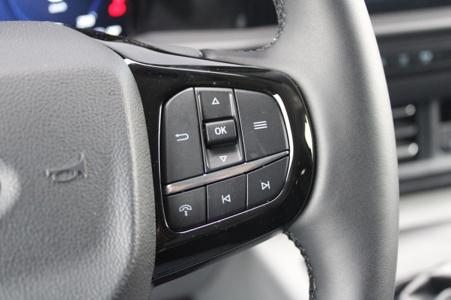 Ford Transit Custom 320 2.0 TDCI L2H1 Limited DC 150pk - Trekhaak - ACC - Navi - Blind Spot - Stoel/Stuurverwarming - Carplay - Rijklaar Ford Transit Custom 320 2.0 TDCI L2H1 Limited DC 150pk - Trekhaak - ACC - Navi - Blind Spot - Stoel/Stuurverwarming - Carplay - Rijklaar