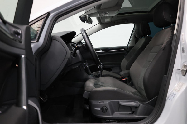 Volkswagen Golf 1.5 TSI R-Line LED/VIRTUAL/SFEER/PANORAMADAK/HALF LEER+STUUR+S.VERWARMING/18" LMV/CAM/ACC/ECC/12 MDN GARANTIE!