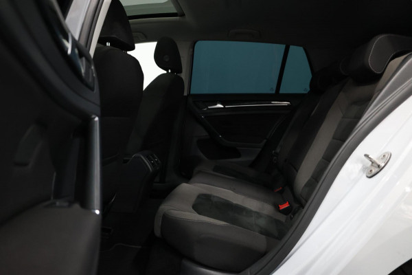 Volkswagen Golf 1.5 TSI R-Line LED/VIRTUAL/SFEER/PANORAMADAK/HALF LEER+STUUR+S.VERWARMING/18" LMV/CAM/ACC/ECC/12 MDN GARANTIE!
