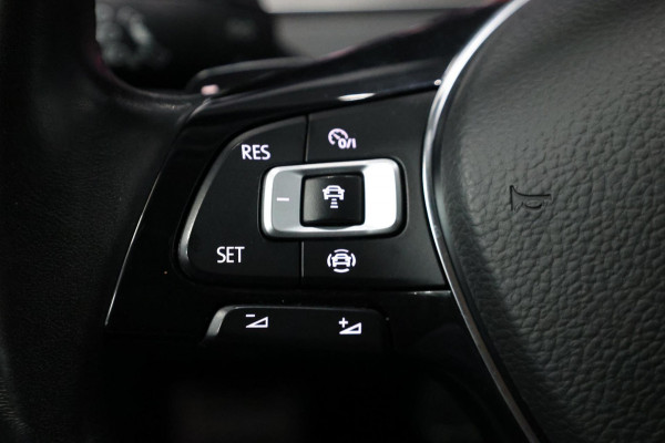 Volkswagen Golf 1.5 TSI R-Line LED/VIRTUAL/SFEER/PANORAMADAK/HALF LEER+STUUR+S.VERWARMING/18" LMV/CAM/ACC/ECC/12 MDN GARANTIE!