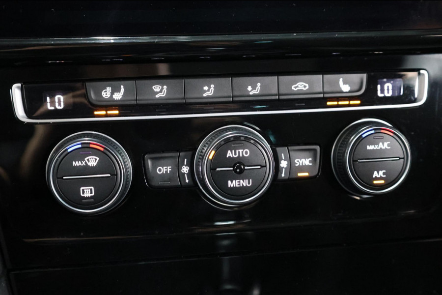 Volkswagen Golf 1.5 TSI R-Line LED/VIRTUAL/SFEER/PANORAMADAK/HALF LEER+STUUR+S.VERWARMING/18" LMV/CAM/ACC/ECC/12 MDN GARANTIE!