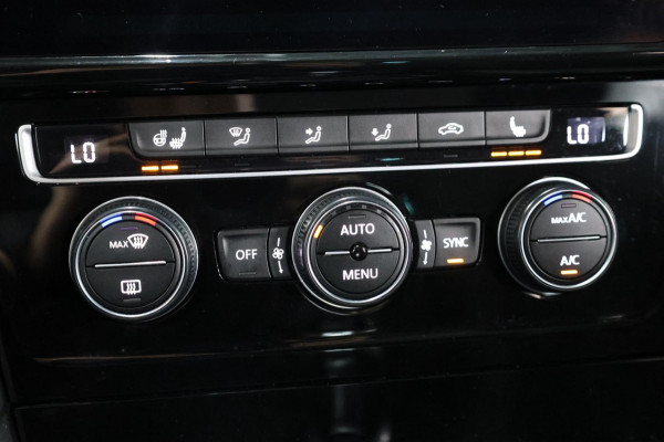 Volkswagen Golf 1.5 TSI R-Line LED/VIRTUAL/SFEER/PANORAMADAK/HALF LEER+STUUR+S.VERWARMING/18" LMV/CAM/ACC/ECC/12 MDN GARANTIE!