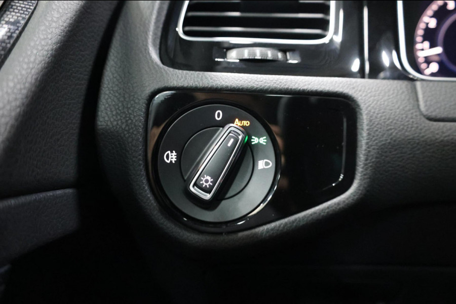 Volkswagen Golf 1.5 TSI R-Line LED/VIRTUAL/SFEER/PANORAMADAK/HALF LEER+STUUR+S.VERWARMING/18" LMV/CAM/ACC/ECC/12 MDN GARANTIE!
