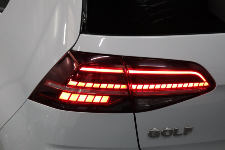 Volkswagen Golf 1.5 TSI R-Line LED/VIRTUAL/SFEER/PANORAMADAK/HALF LEER+STUUR+S.VERWARMING/18" LMV/CAM/ACC/ECC/12 MDN GARANTIE!