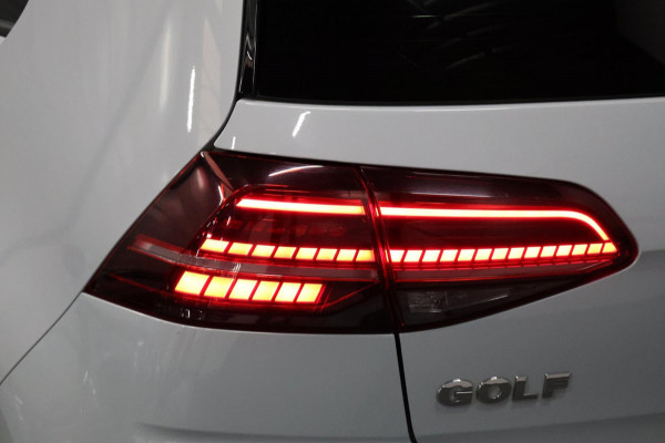 Volkswagen Golf 1.5 TSI R-Line LED/VIRTUAL/SFEER/PANORAMADAK/HALF LEER+STUUR+S.VERWARMING/18" LMV/CAM/ACC/ECC/12 MDN GARANTIE!