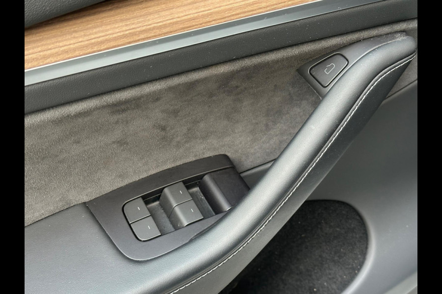 Tesla Model Y Long Range AWD 75 kWh Inclusief BTW