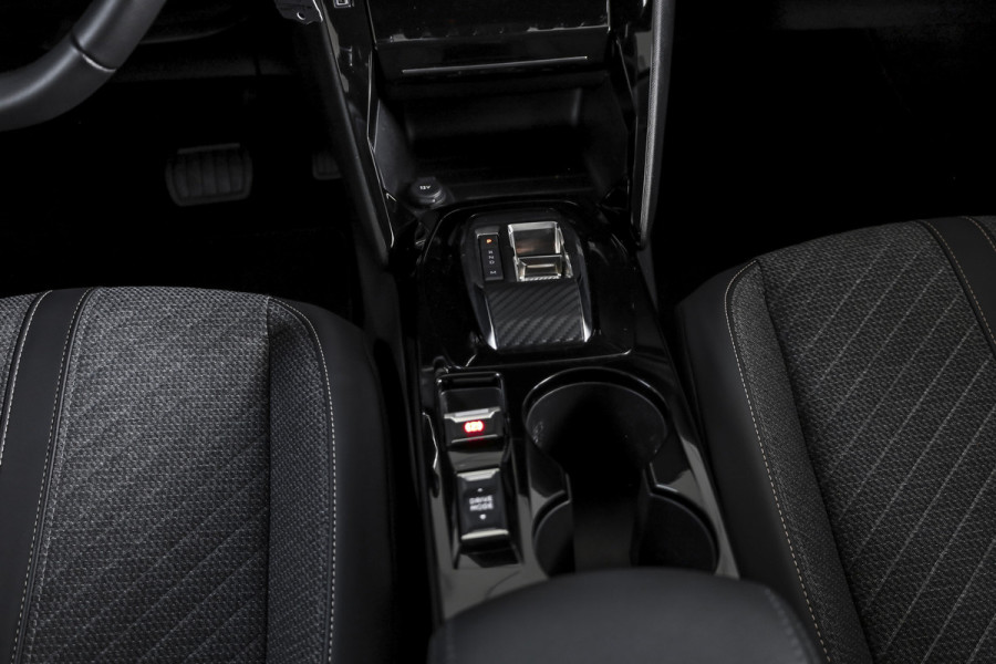 Peugeot 208 1.2 Hybrid 110 e-DCS6 Allure | Dig. Cockpit | Adapt. Cruise | PDC | Camera V+A | NAV+App. Connect | ECC | LM 16" | 5798