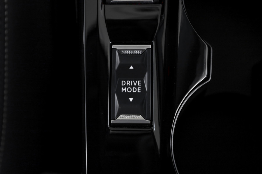 Peugeot 208 1.2 Hybrid 110 e-DCS6 Allure | Dig. Cockpit | Adapt. Cruise | PDC | Camera V+A | NAV+App. Connect | ECC | LM 16" | 5798