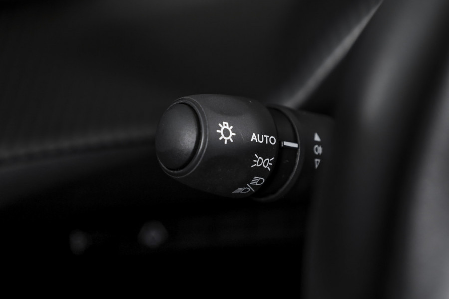 Peugeot 208 1.2 Hybrid 110 e-DCS6 Allure | Dig. Cockpit | Adapt. Cruise | PDC | Camera V+A | NAV+App. Connect | ECC | LM 16" | 5798