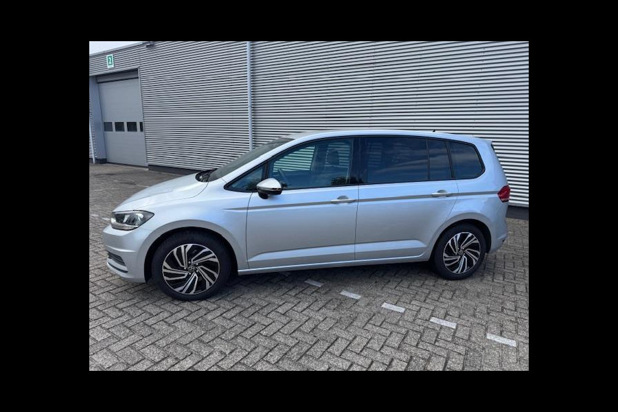 Volkswagen Touran 1.2 TSI 7persoons,clima,wegklapbare trekhaak,stoelverwarming,parkeersensoren