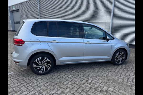 Volkswagen Touran 1.2 TSI 7persoons,clima,wegklapbare trekhaak,stoelverwarming,parkeersensoren