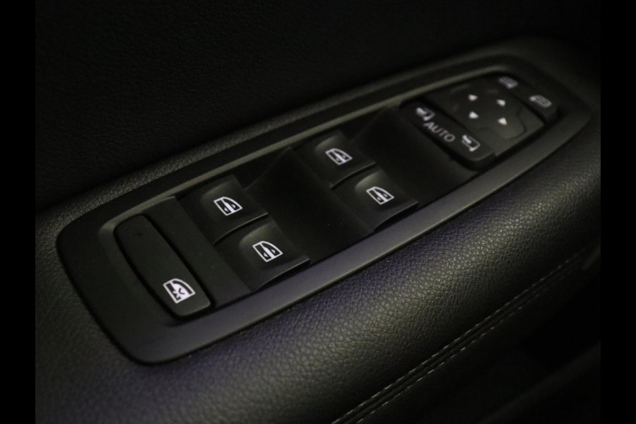 Renault Mégane 1.6 E-Tech Plug-In Hybrid 160 Intens | Half leder | Carplay | Full LED | Keyless | Navigatie | Parkeerhulp | Cruise control | Sfeerverlichting | Climate control
