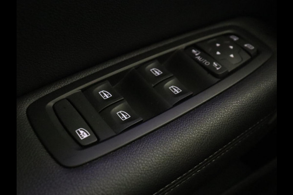 Renault Mégane 1.6 E-Tech Plug-In Hybrid 160 Intens | Half leder | Carplay | Full LED | Keyless | Navigatie | Parkeerhulp | Cruise control | Sfeerverlichting | Climate control